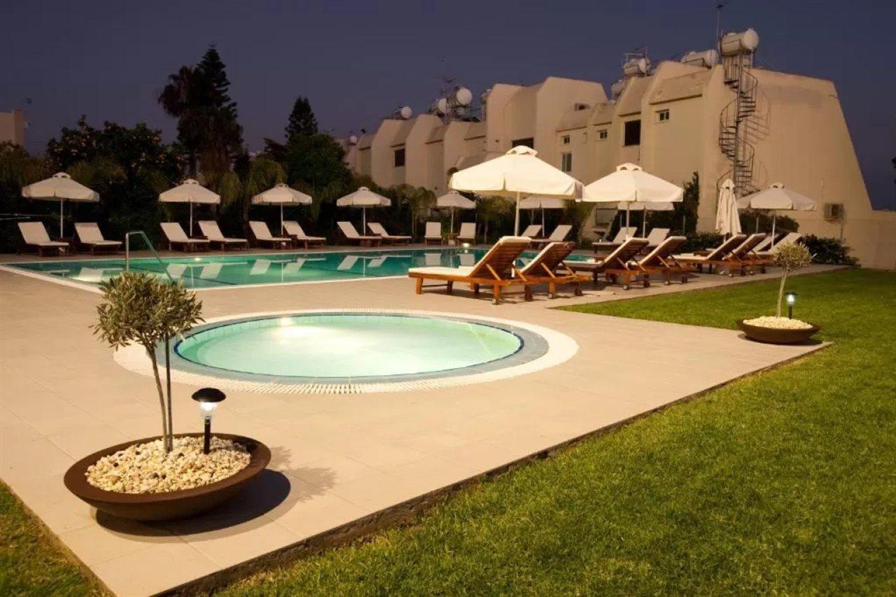 Frixos Suites Hotel Apts Voroklini Exterior foto