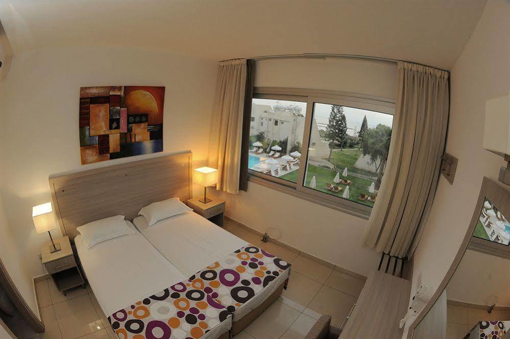 Frixos Suites Hotel Apts Voroklini Exterior foto